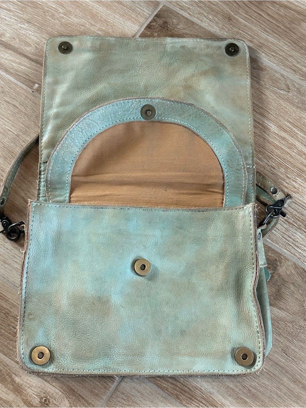 Never Mind handcrafted, vintage-style leather Patina look Mint  crossbody - Picture 5 of 6